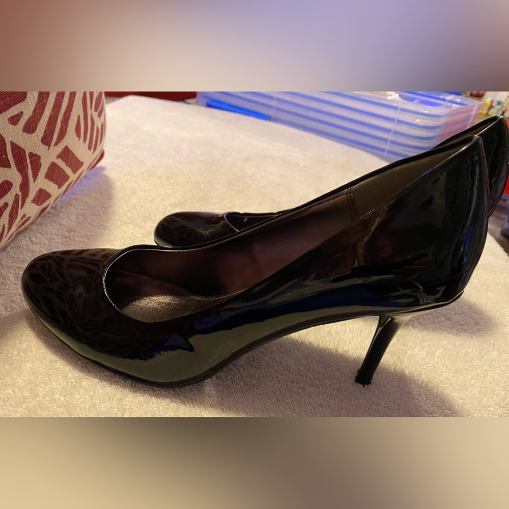 Almost Brand New Heels By STEVE MADDEN - Size 10 M - Heel Height 3.5” - box 9